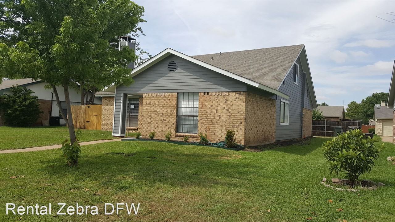 637 Lookout Trl - Photo 2 of 18