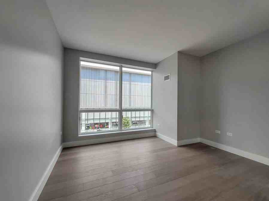 1201 N Clark St - Photo 6 of 17