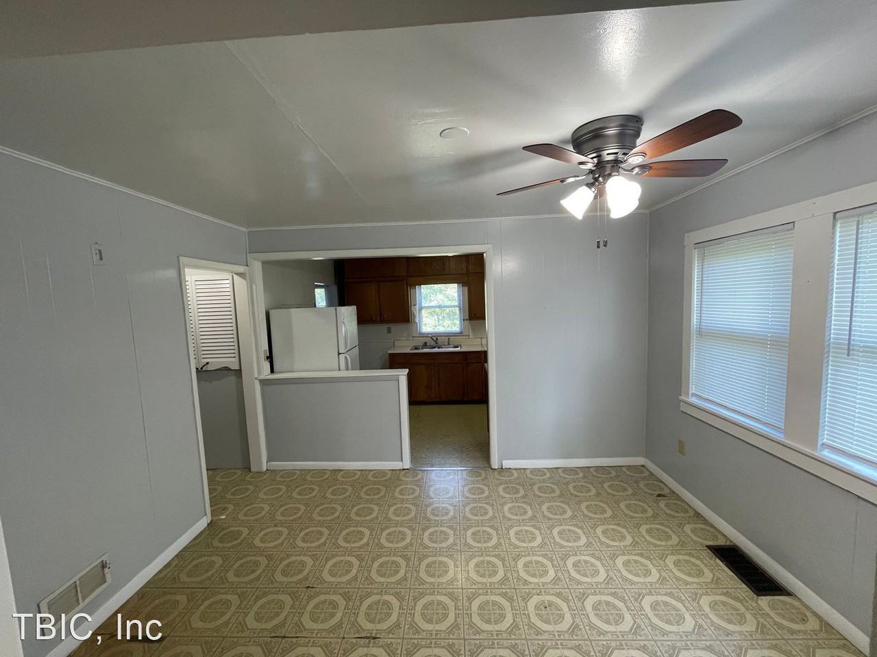 720 30th St - Photo 3 of 25