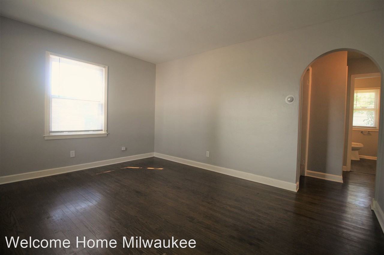 6043 N 38th St - Photo 3 of 20