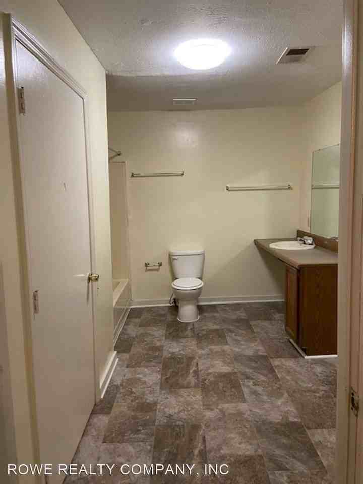 3204 4TH AVE A & B - Photo 2 of 6