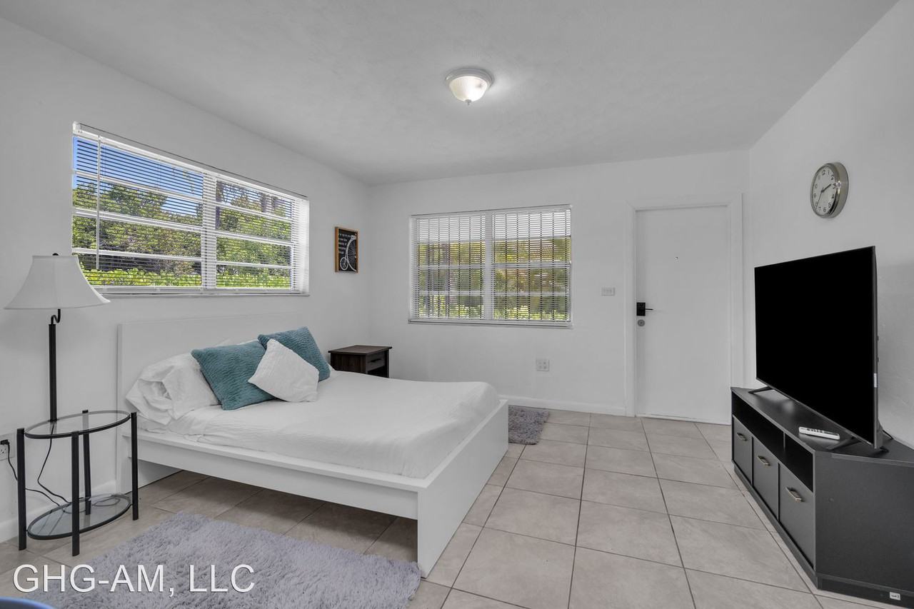 5010 NW 2 Ave - Photo 3 of 11