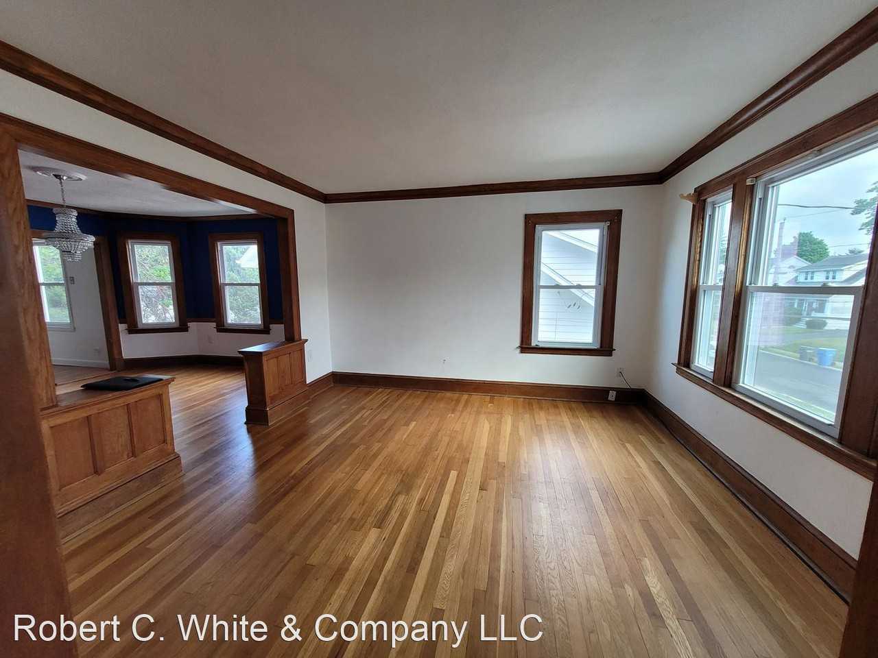 65-67 Benton St - Photo 3 of 8