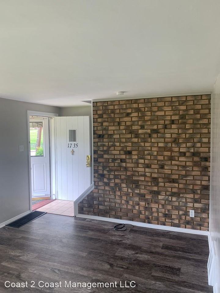 1735 Eden Park Blvd - Photo 2 of 15