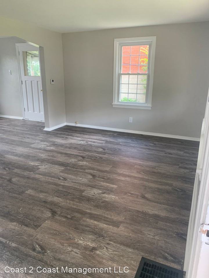 1735 Eden Park Blvd - Photo 3 of 15