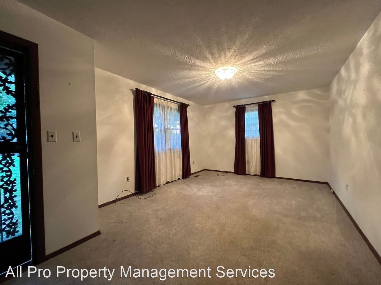 1809 Ridgecrest Dr - Photo 2 of 16