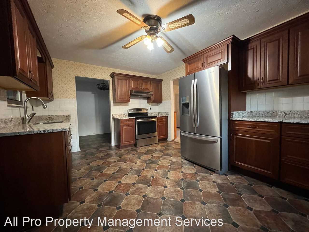 1809 Ridgecrest Dr - Photo 3 of 16