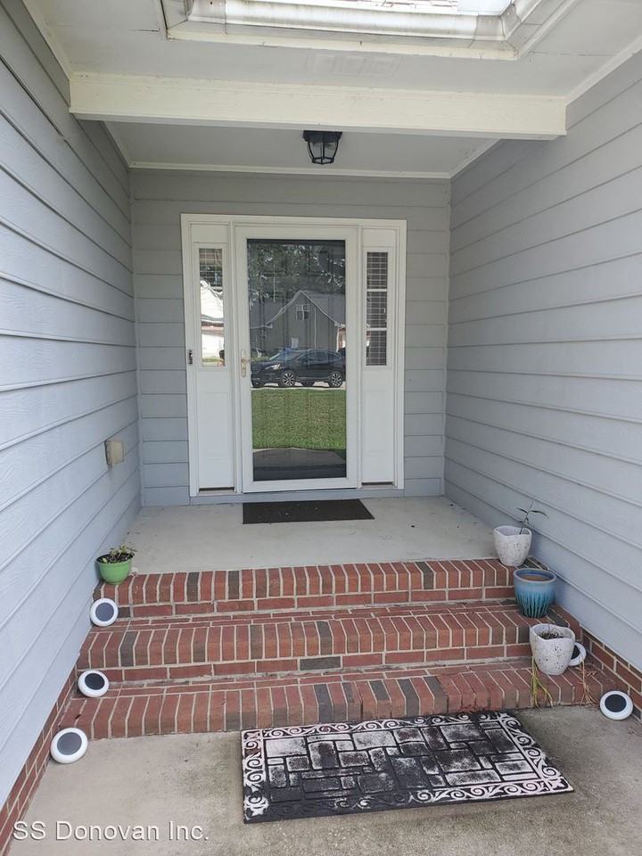 3503 Manorbridge Ct - Photo 2 of 29