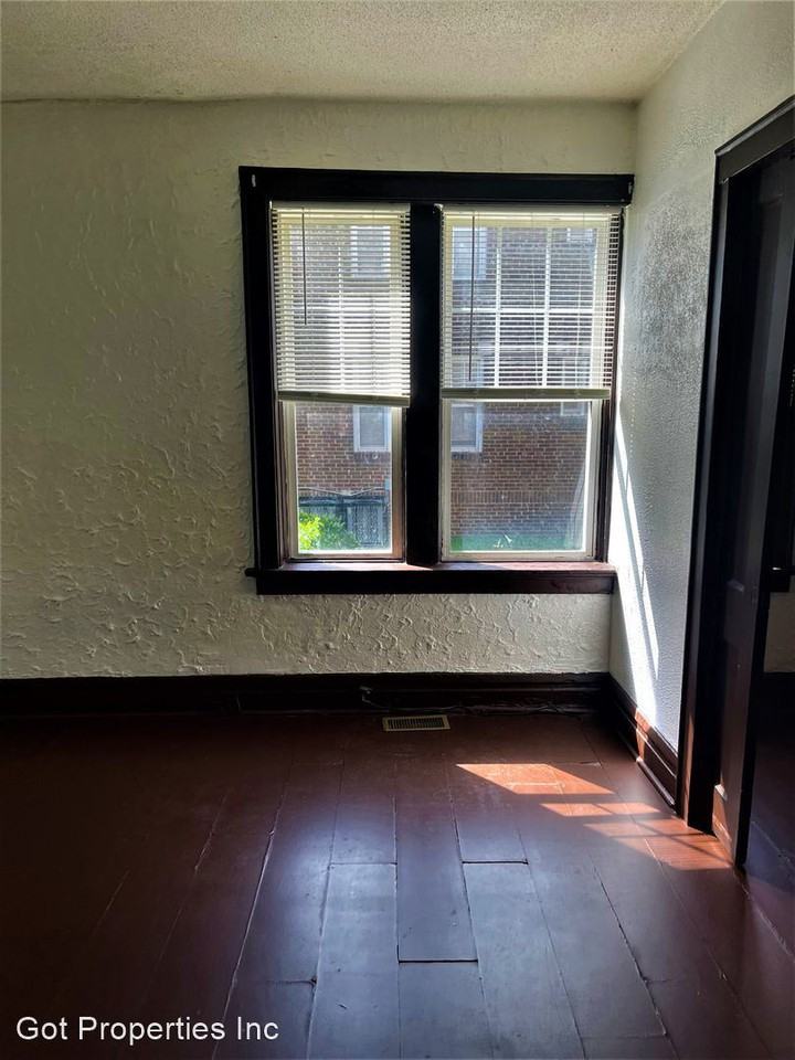 4215-4217 Neosho St - Photo 2 of 17