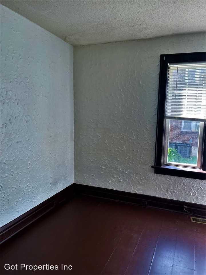 4215-4217 Neosho St - Photo 3 of 17