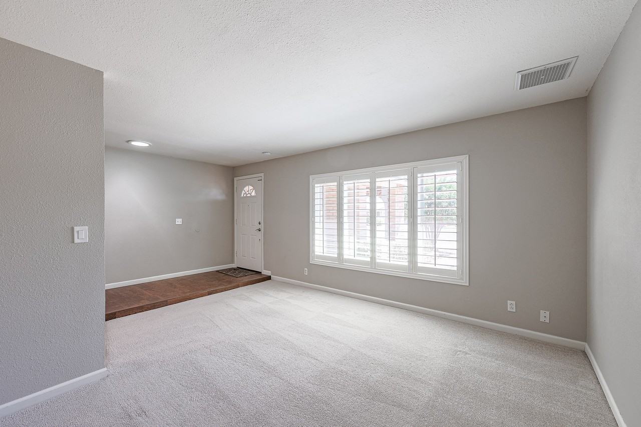1360 W Esplanade St - Photo 3 of 37