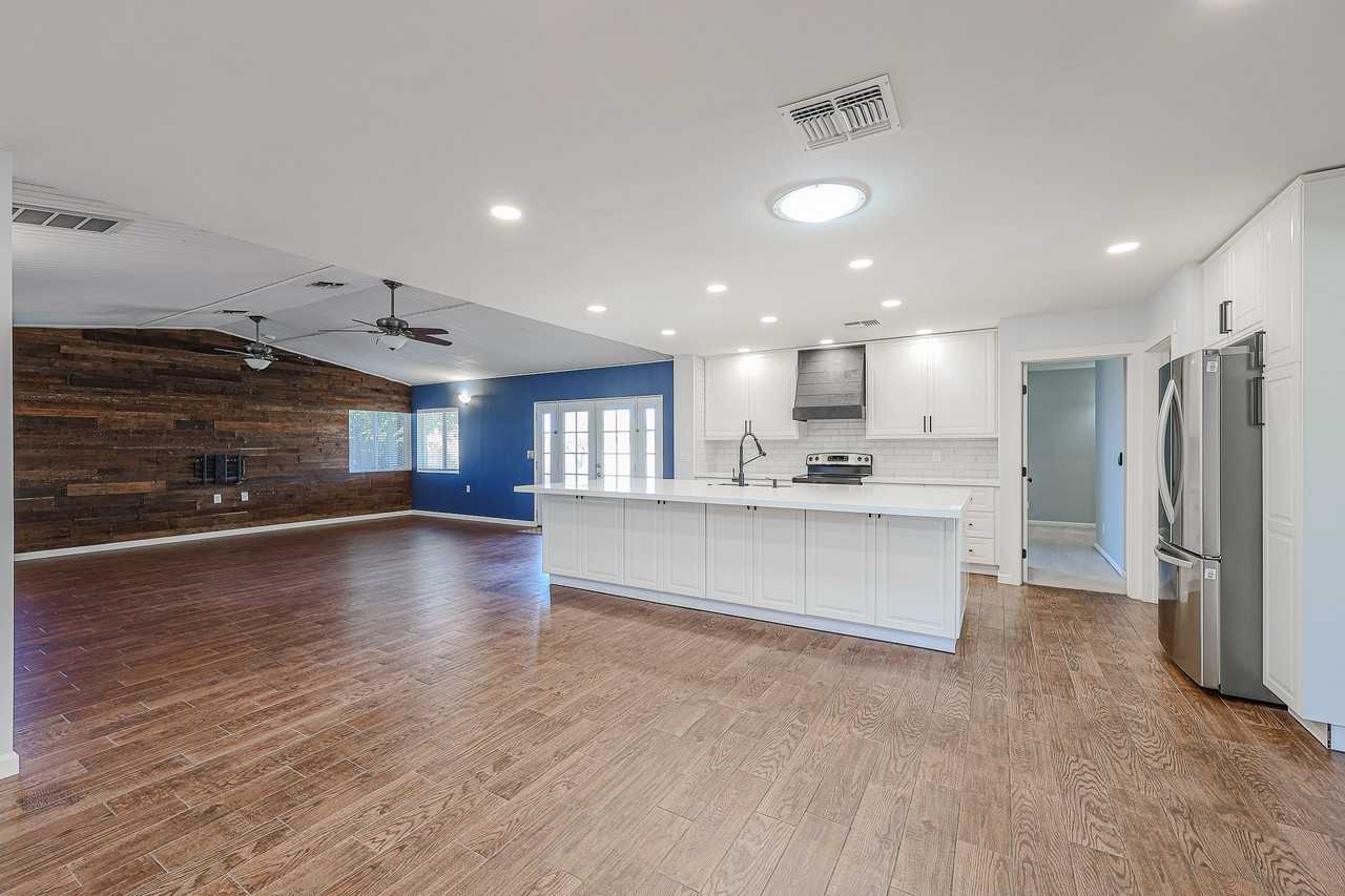 1360 W Esplanade St - Photo 4 of 37