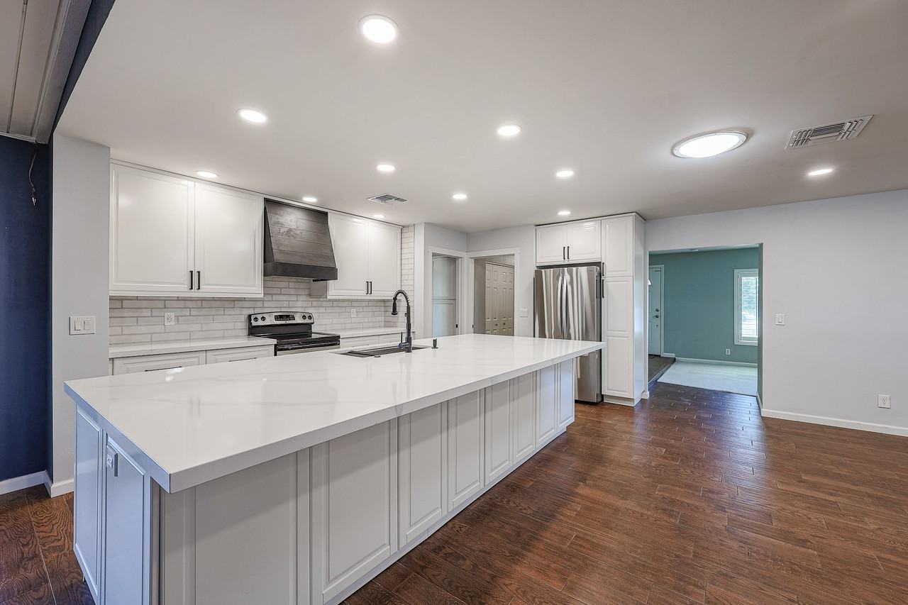 1360 W Esplanade St - Photo 7 of 37