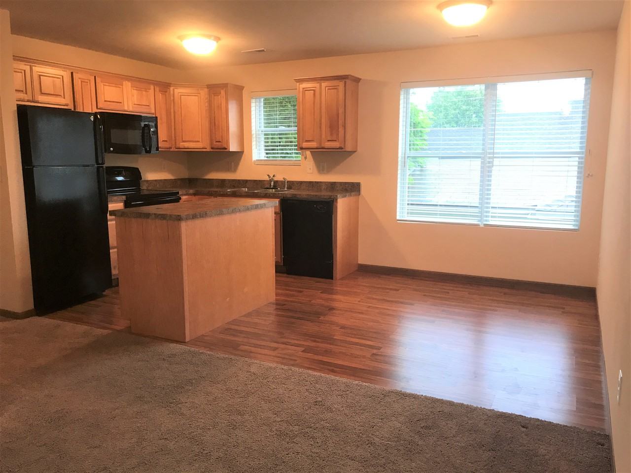 1247 Pike St - Photo 3 of 11