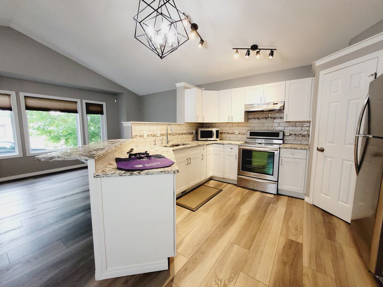 21243 91 Ave Nw - Photo 3 of 36