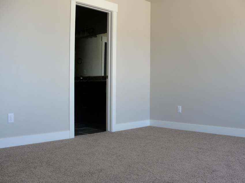 2185 East Nye Circle - Photo 7 of 17