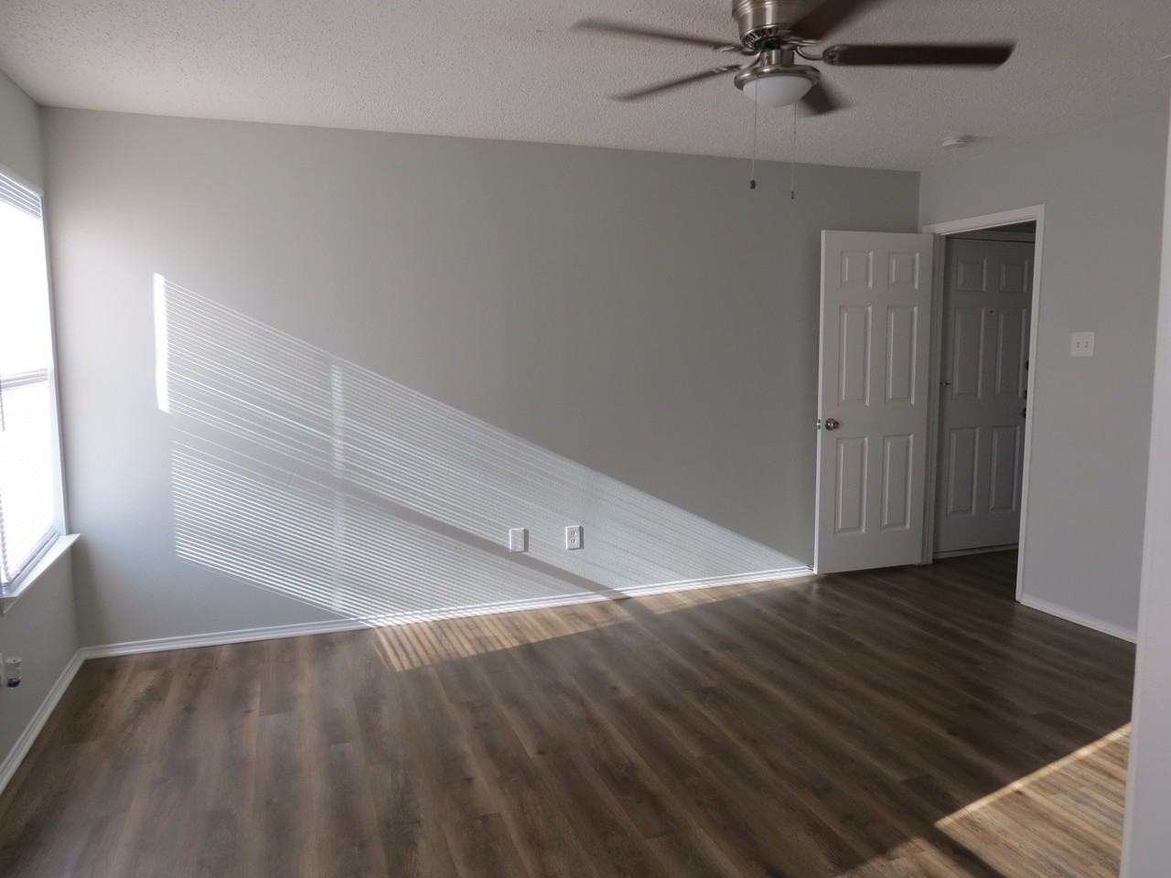 2424 Marimont Ln - Photo 2 of 9