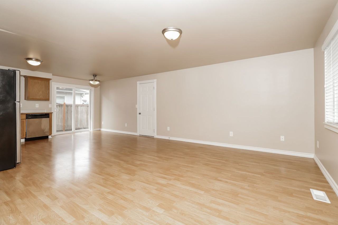 706 89th Ave Se - Photo 3 of 19