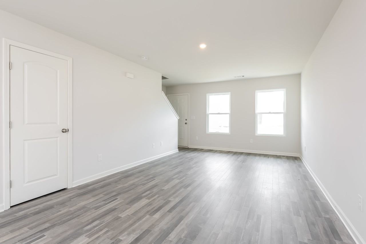 679 Farmstead Trl - Photo 5 of 15