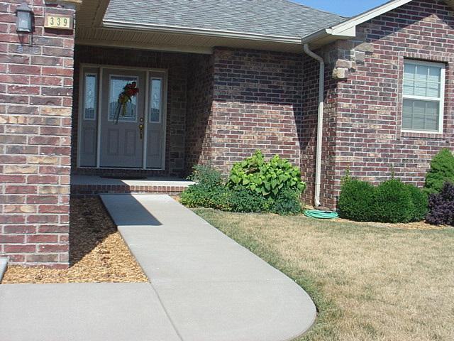 339 S Mahn Ave - Photo 2 of 30