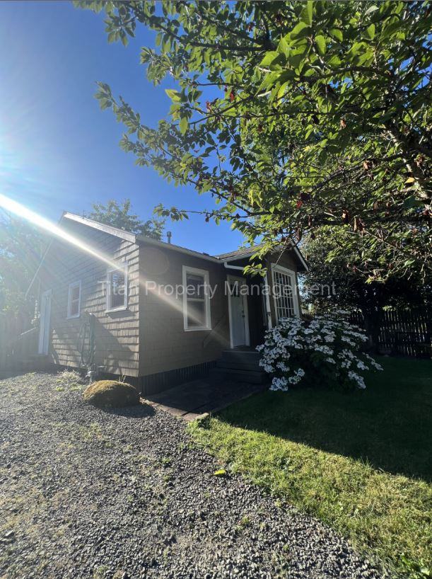 13940 Southeast Rupert Drive - Photo 2 of 10