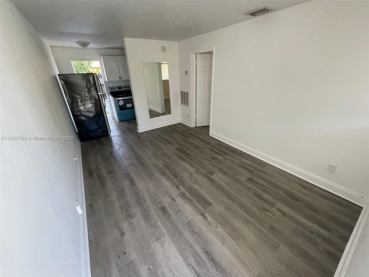 231 15th St Sw - Photo 2 of 4