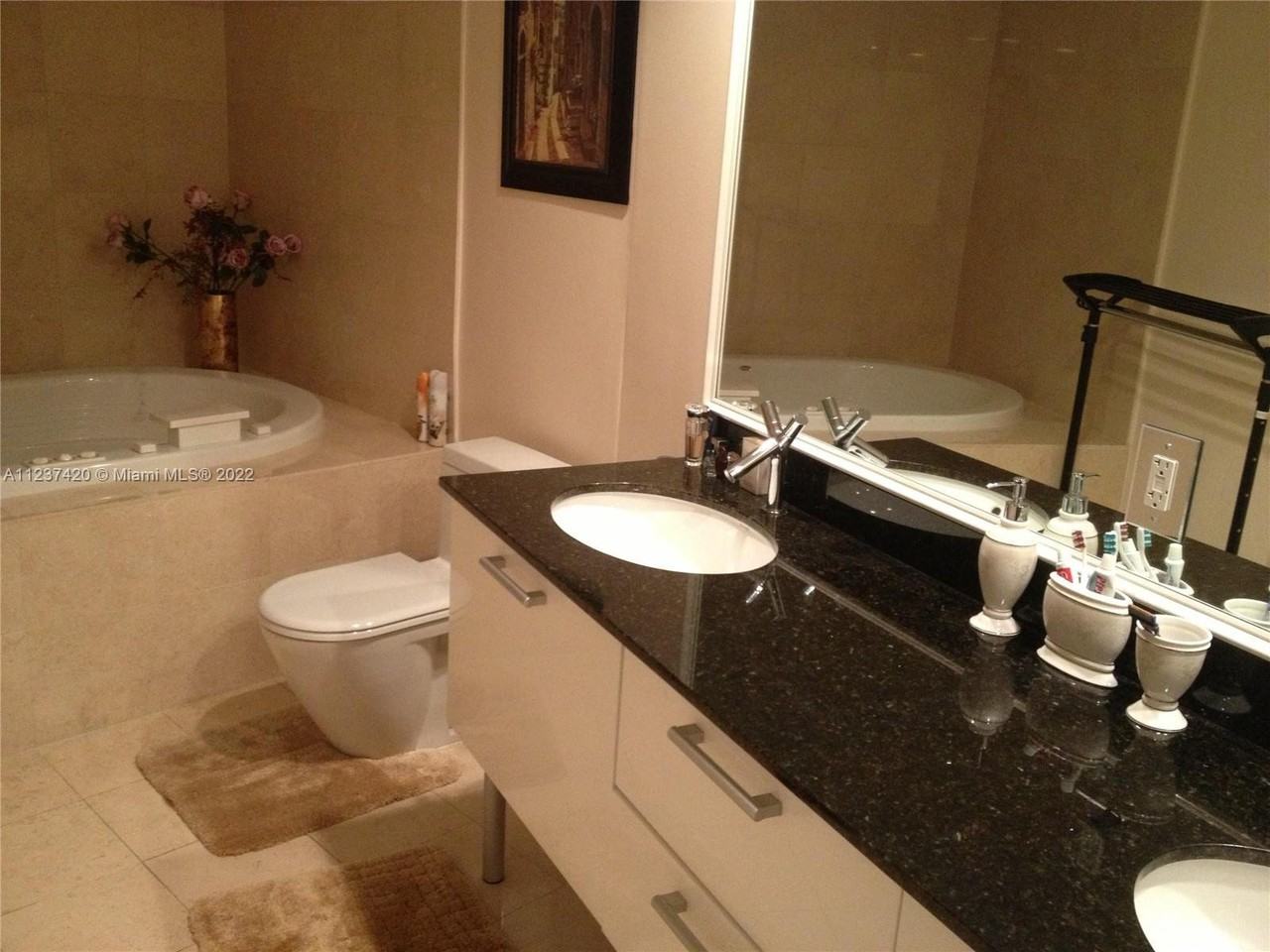 17201 Collins Ave #706 - Photo 3 of 8