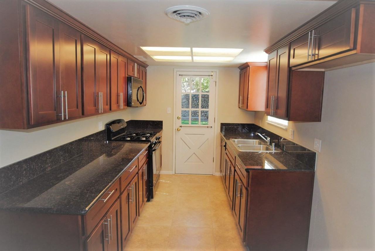 1407 Frances Dr - Photo 3 of 9