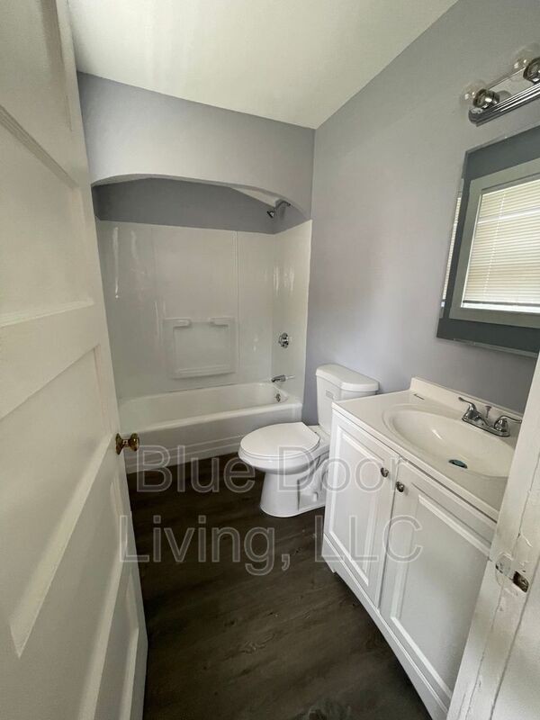 510 Montgomery St - Photo 3 of 9