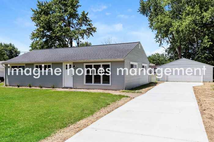 9267 Briar Dr - Photo 3 of 17