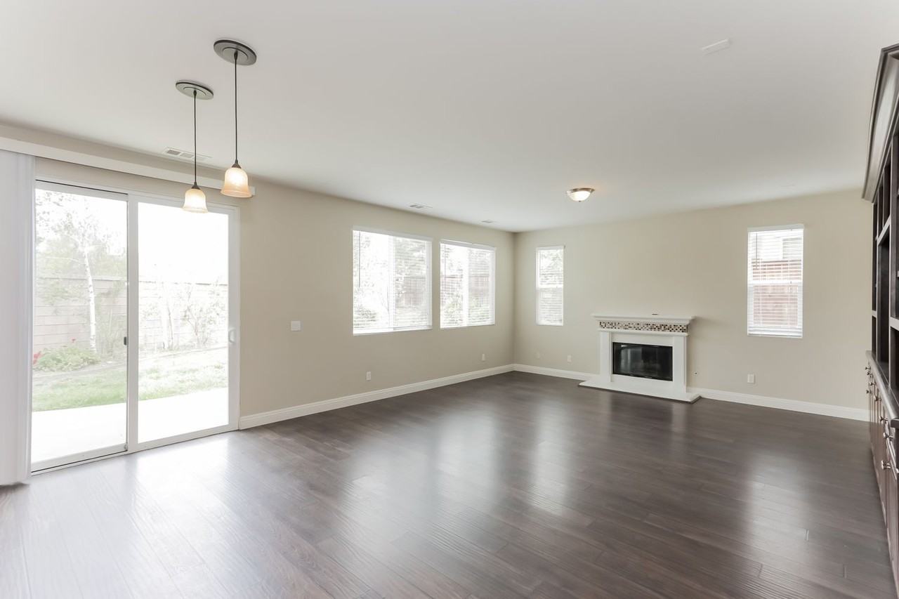 35422 Snead St - Photo 3 of 20
