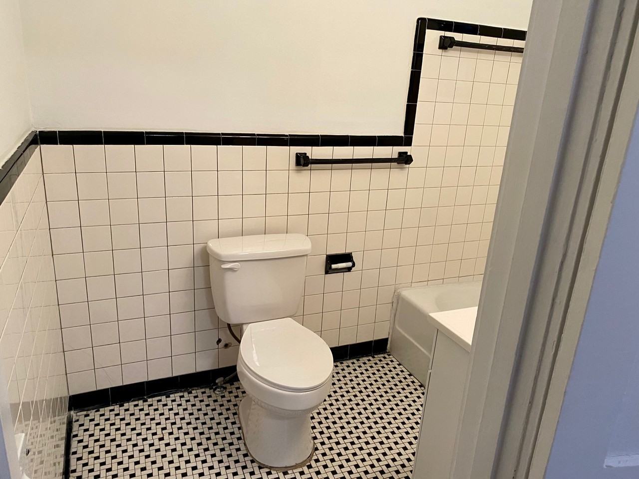 518 9th Ave R - 1 #1 - Photo 3 of 10