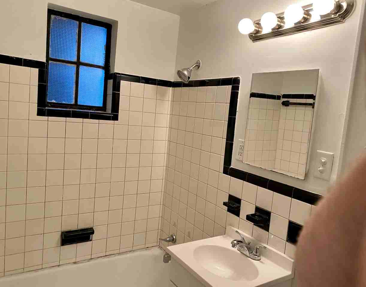518 9th Ave R - 1 #1 - Photo 4 of 10