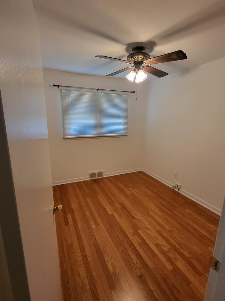 1015 Lindsay Ln #1 - Photo 4 of 13