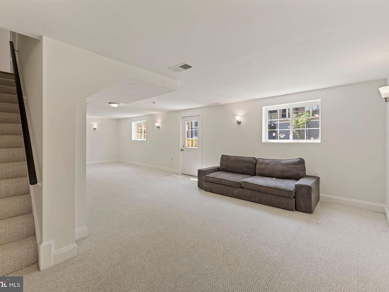 1301 S Rolfe St - Photo 2 of 21