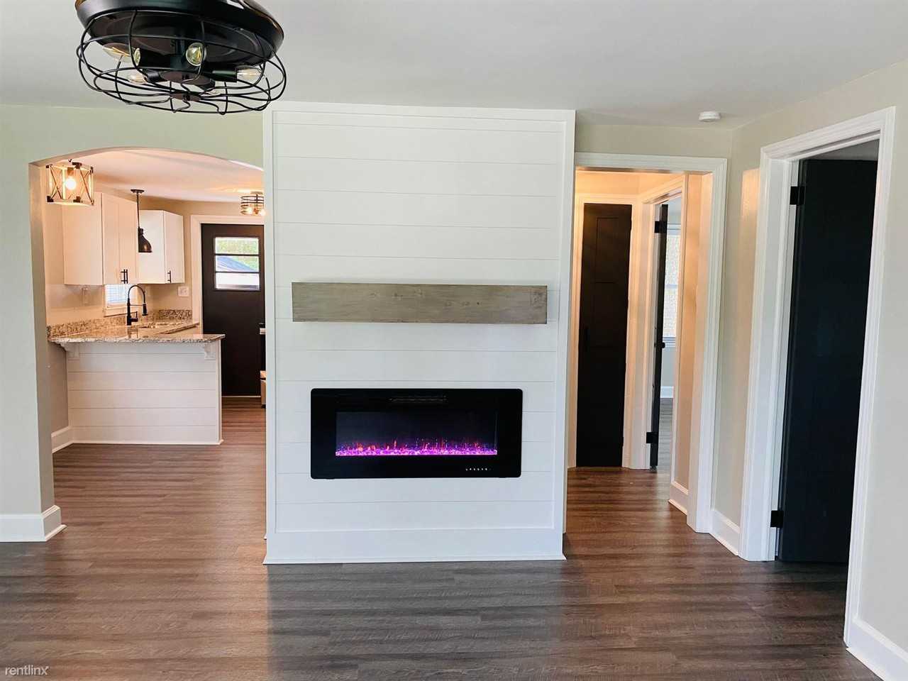 3465 S Green St - Photo 2 of 10