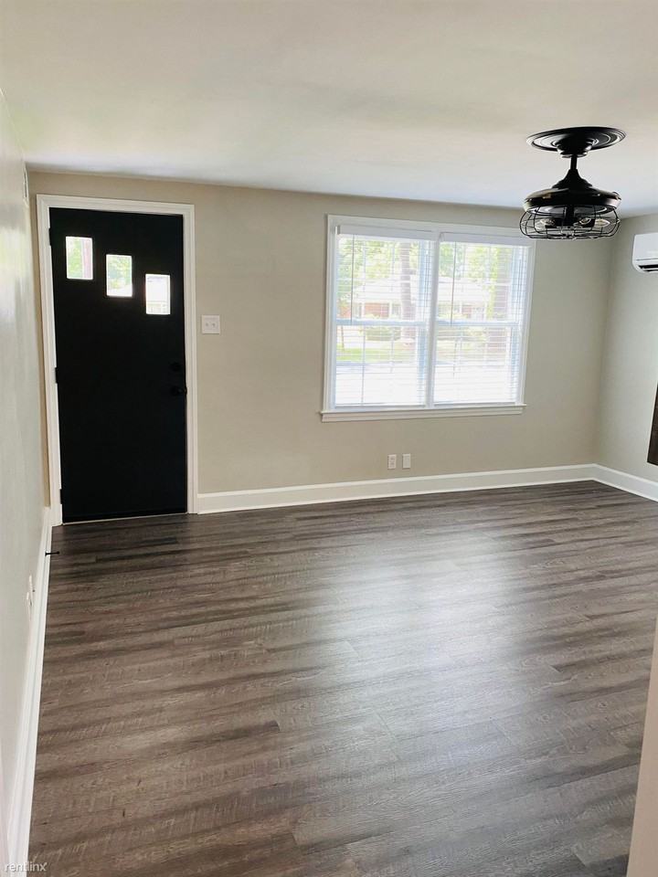 3465 S Green St - Photo 3 of 10