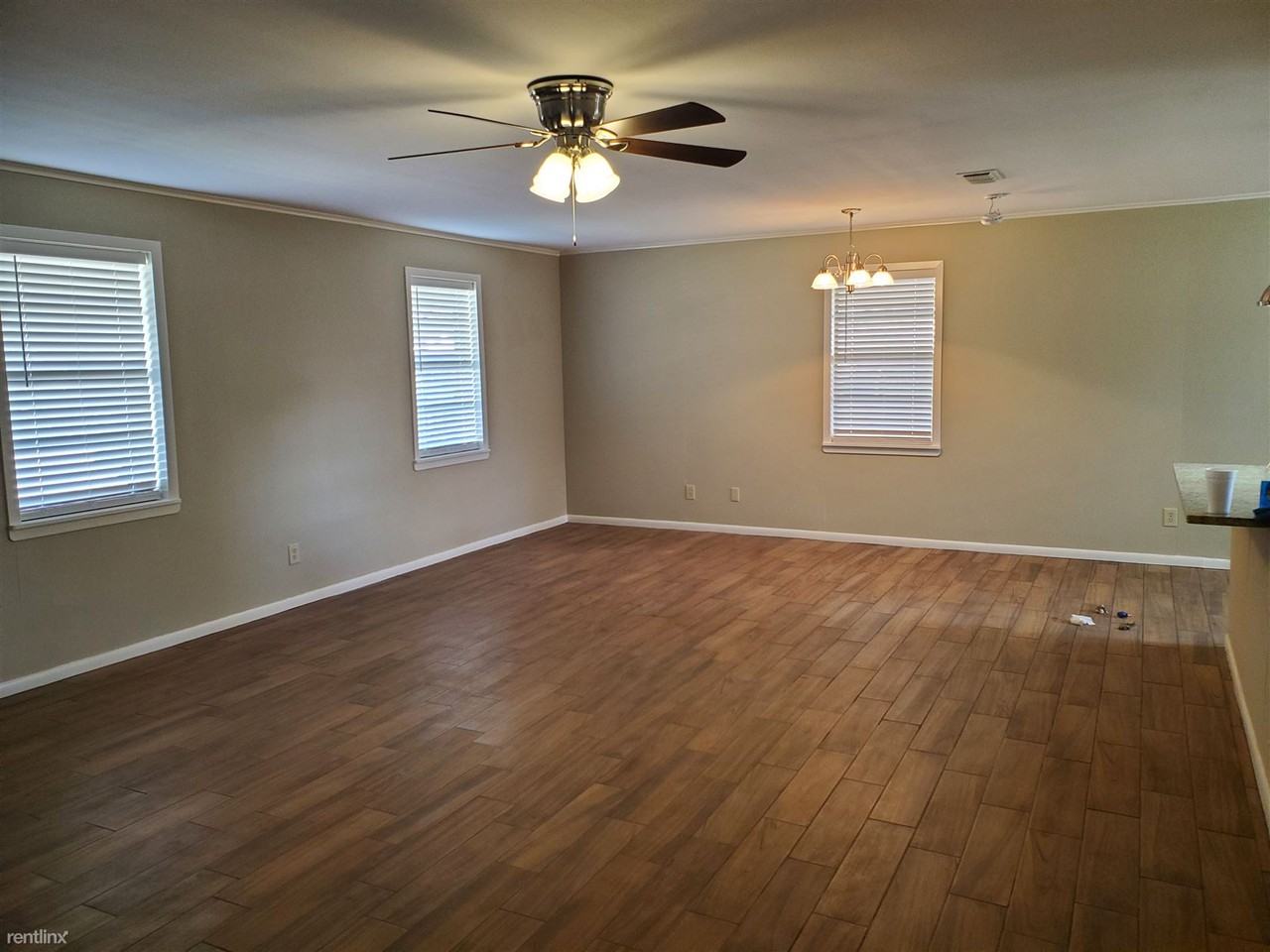 307 N Foster St - Photo 3 of 5