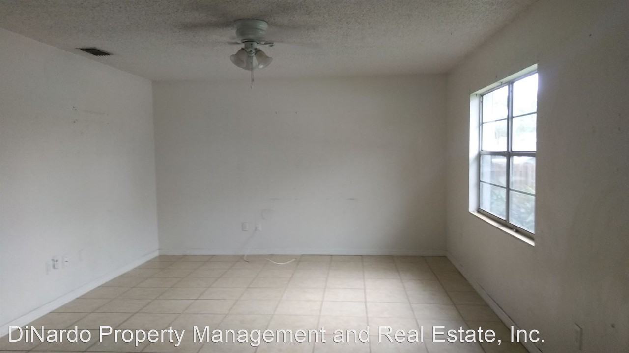 1915-1917 Fern Palm Dr - Photo 3 of 11