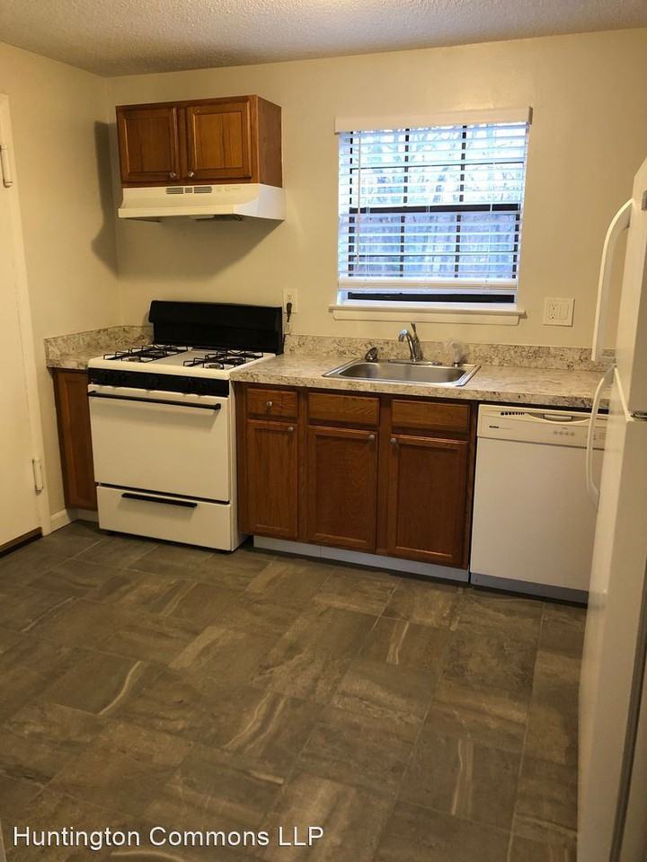 Sycamore Lane Charter Oak Street - Photo 3 of 4