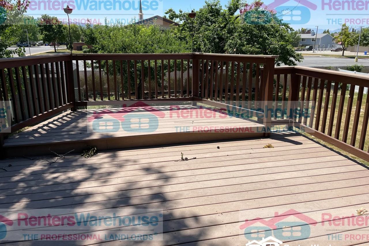 567 W 2050 N - Photo 3 of 18