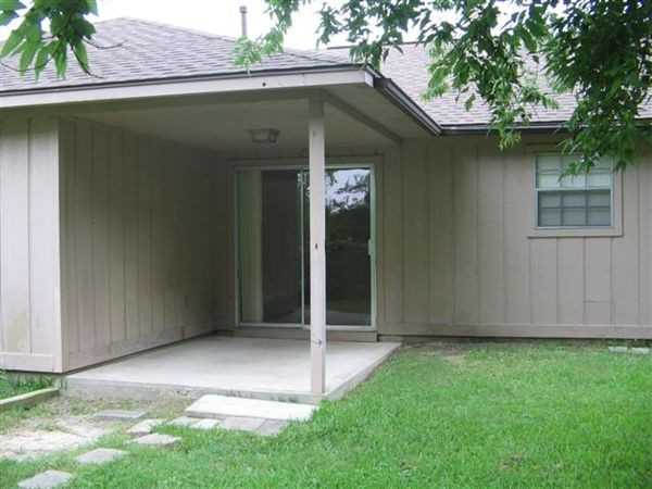 806 Braeswood Cir - Photo 2 of 3