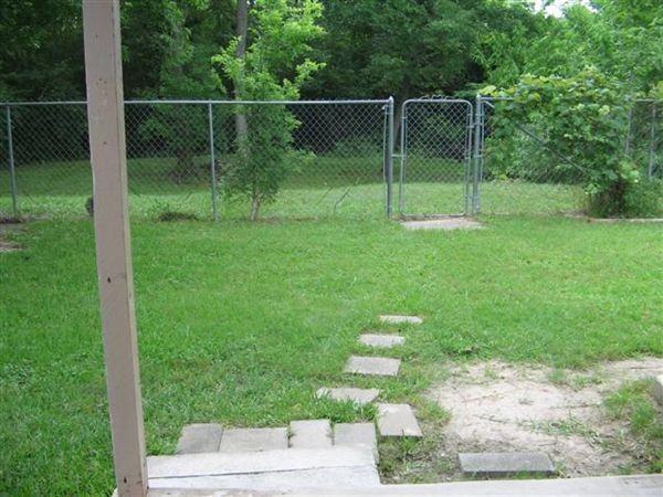 806 Braeswood Cir - Photo 3 of 3