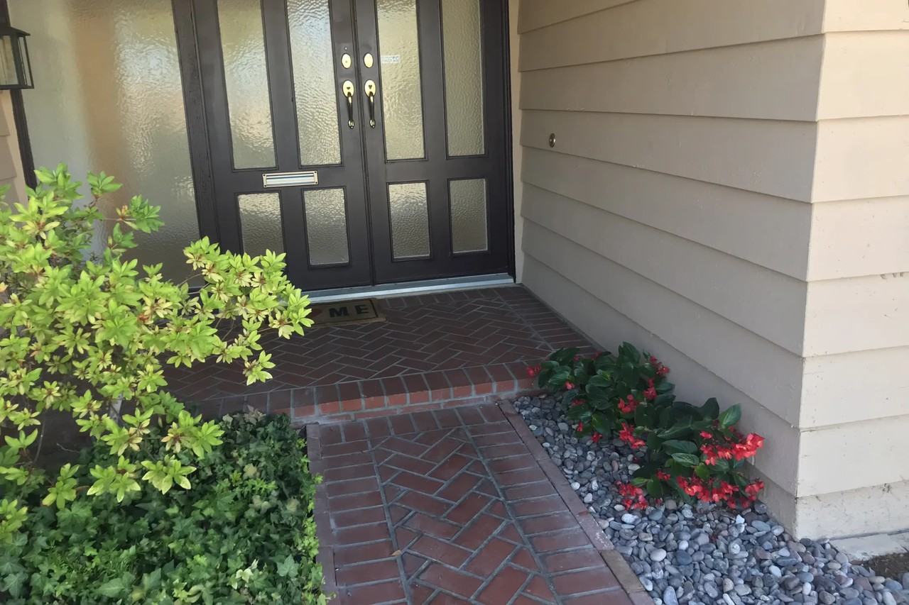 6221 Brynwood Ct - Photo 2 of 23