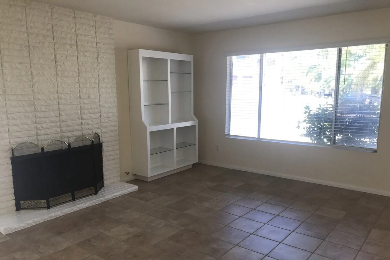 6221 Brynwood Ct - Photo 3 of 23