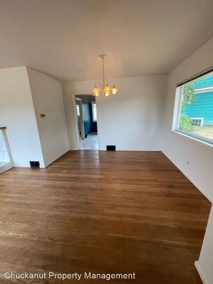 2845 Broadway - Photo 2 of 28