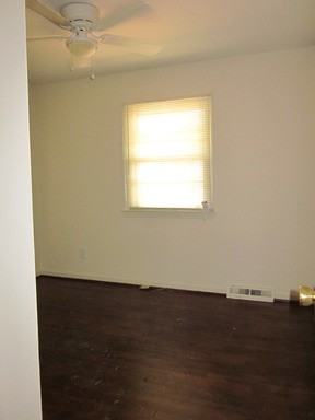 801 Holliday Dr - Photo 3 of 13