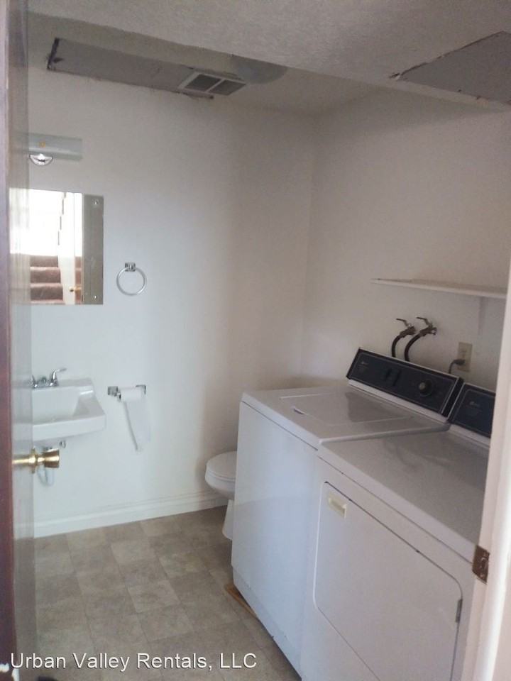 1140 S. 50 E - Photo 3 of 5