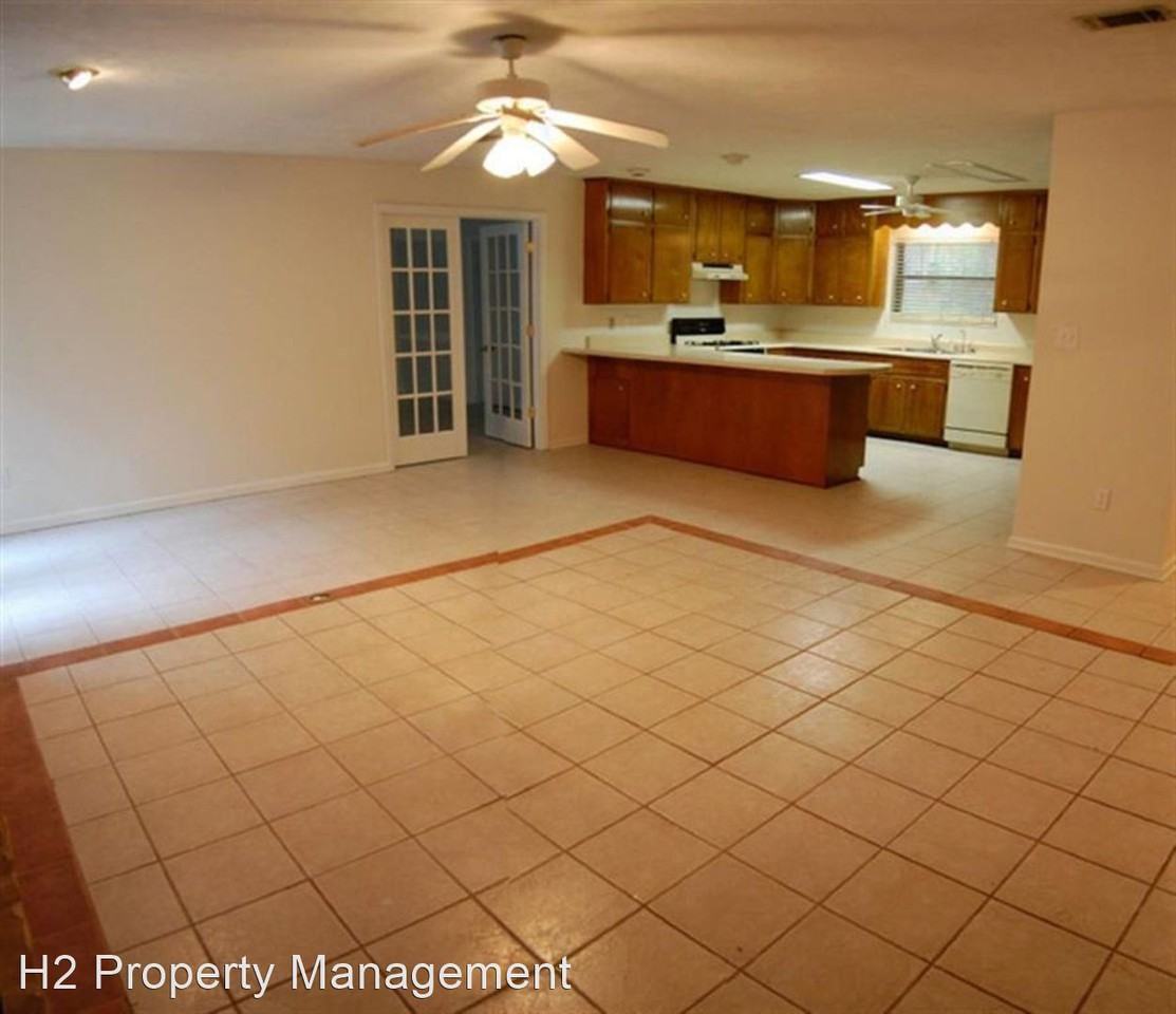 1007 Redbud Ave - Photo 3 of 10