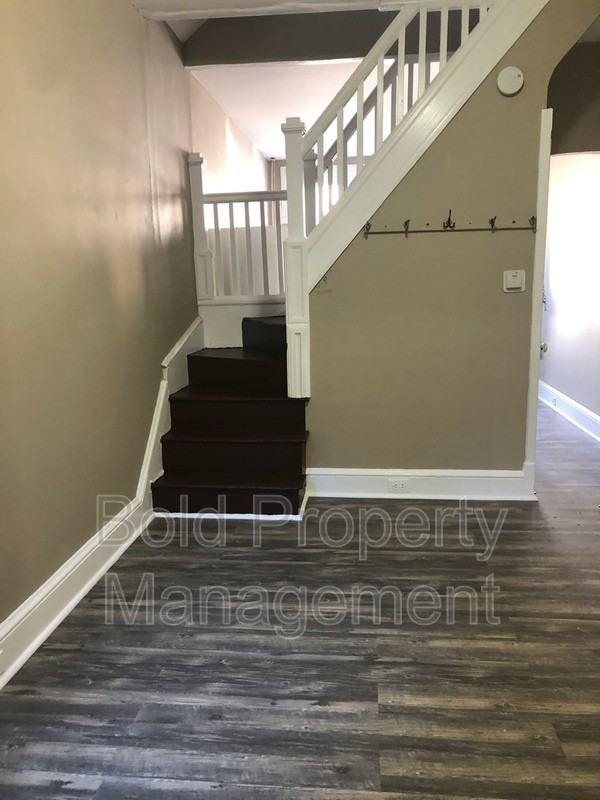 1326 Kenny St - Photo 3 of 7